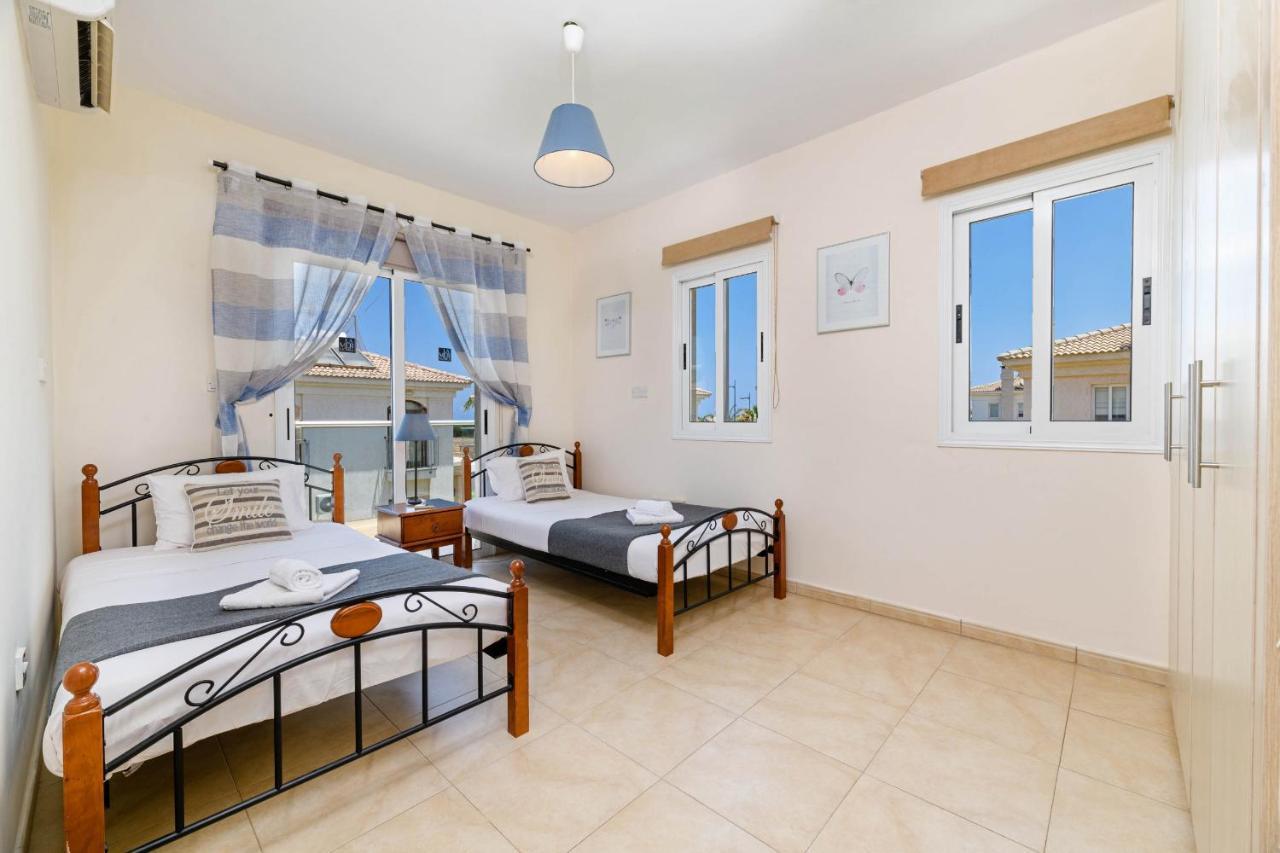 Blue Water Bay Villas Paralimni Exterior photo