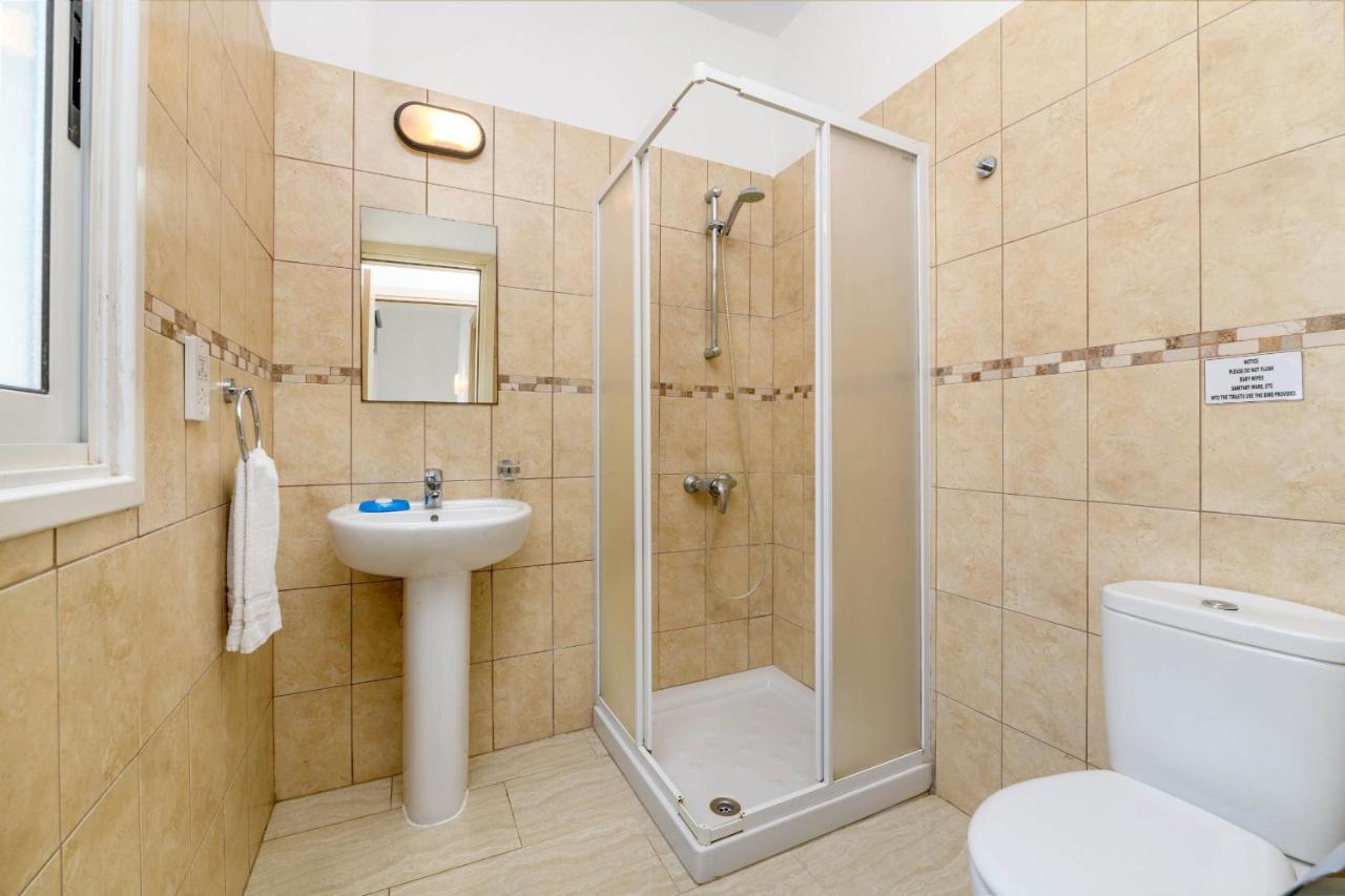 Blue Water Bay Villas Paralimni Exterior photo